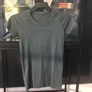 Lululemon swiftly short sleeve, army green.